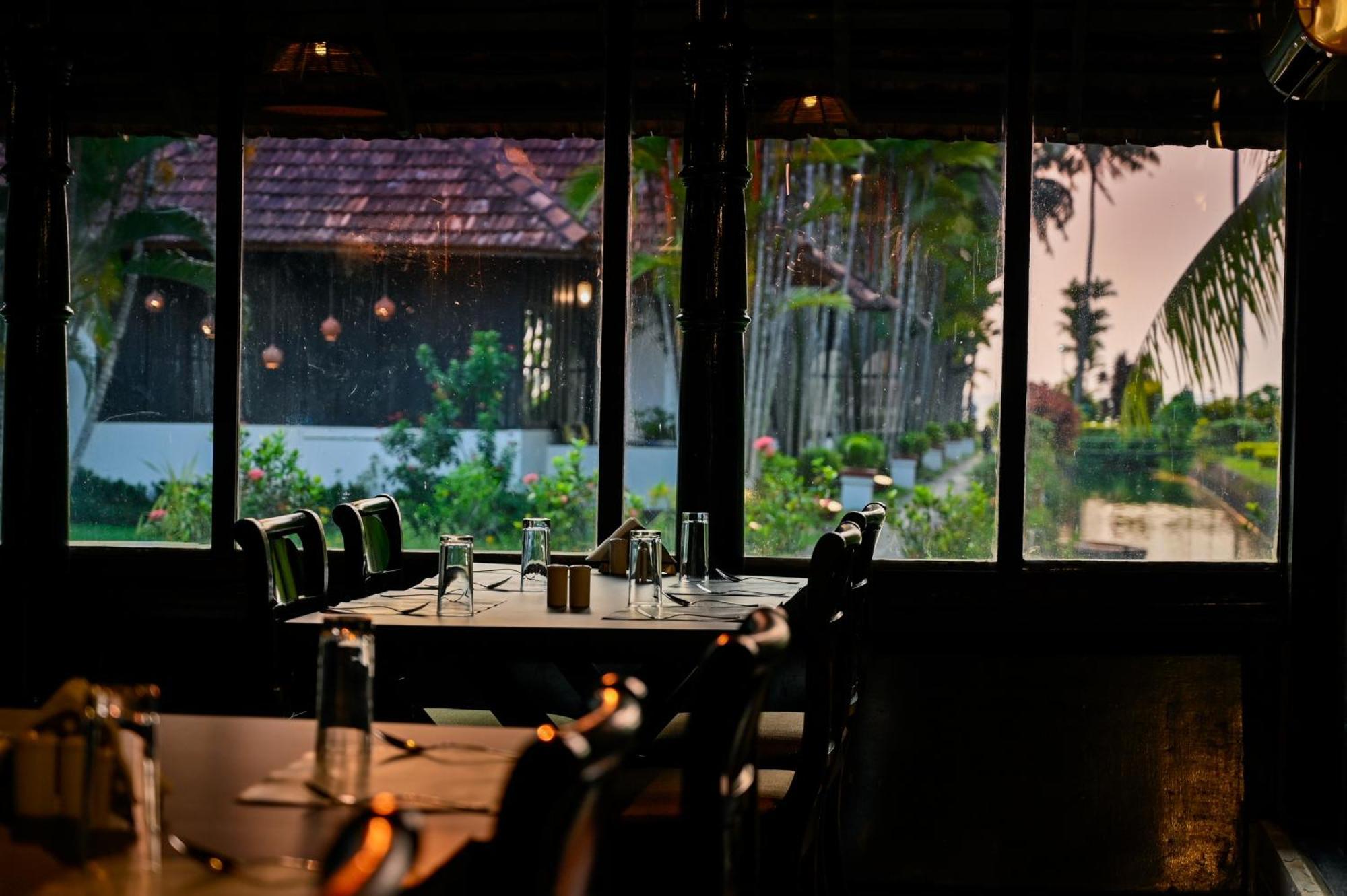 Paradise Heritage Resort Kumarakom Exterior foto